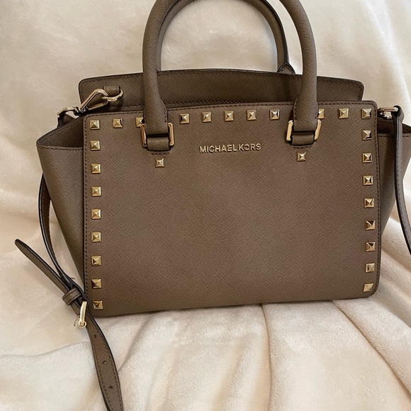 Michael Kors studded crossbody - Picture 2 of 4